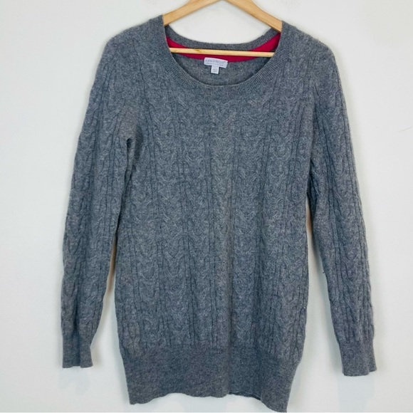 A Pea in the Pod maternity cable knit cashmere sweater in light gray.Size Large. - Picture 1 of 5